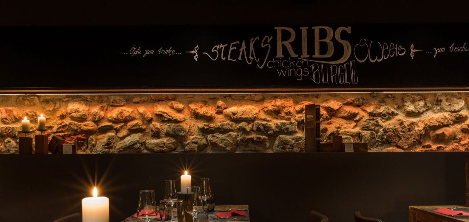 Stimmungsvolles Ambiente im RIBS Steakhouse Thun